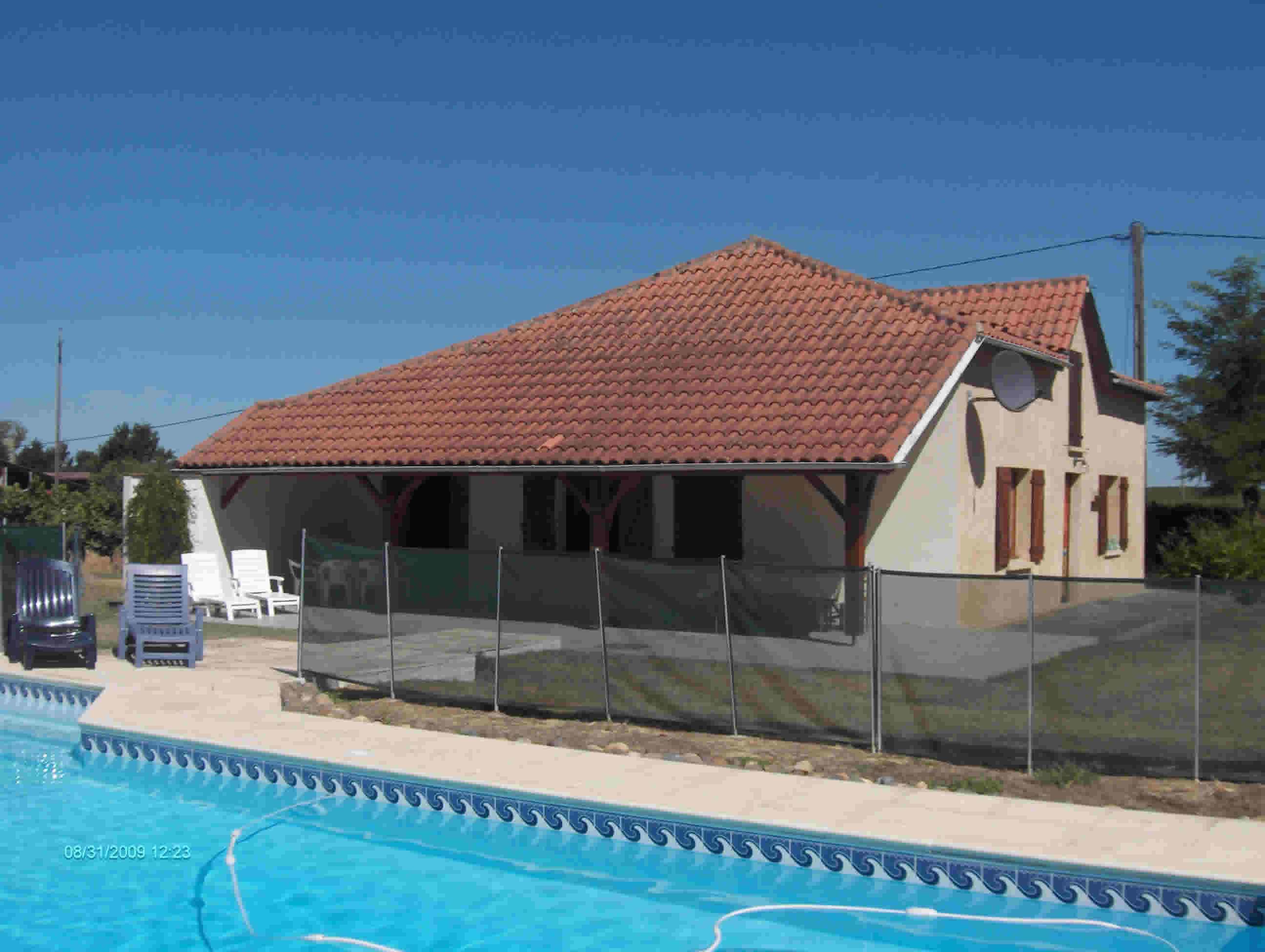 gite with private swimming pool